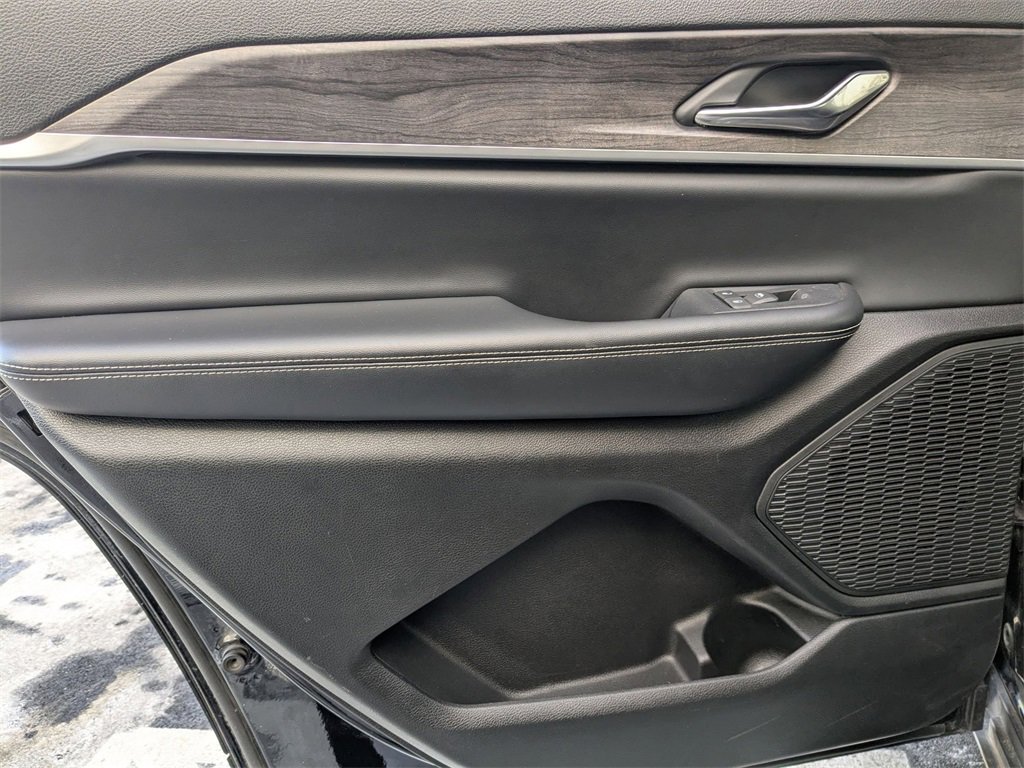 Used 2024 Jeep Grand Cherokee L Limited w/ Luxury Tech Group II image 27