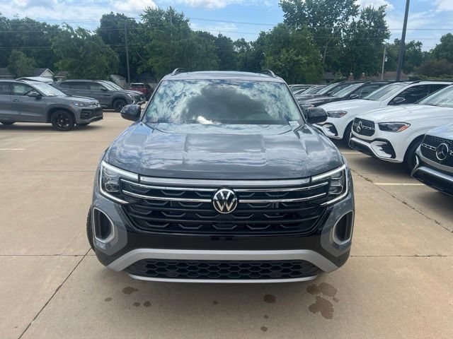 New 2026 Volkswagen Atlas Peak Edition AWD/4WD image 2