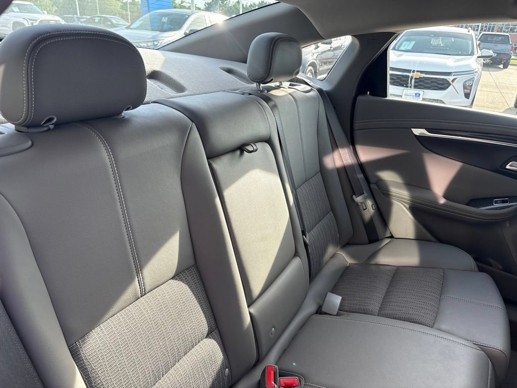 Used 2018 Chevrolet Impala LT FWD image 30