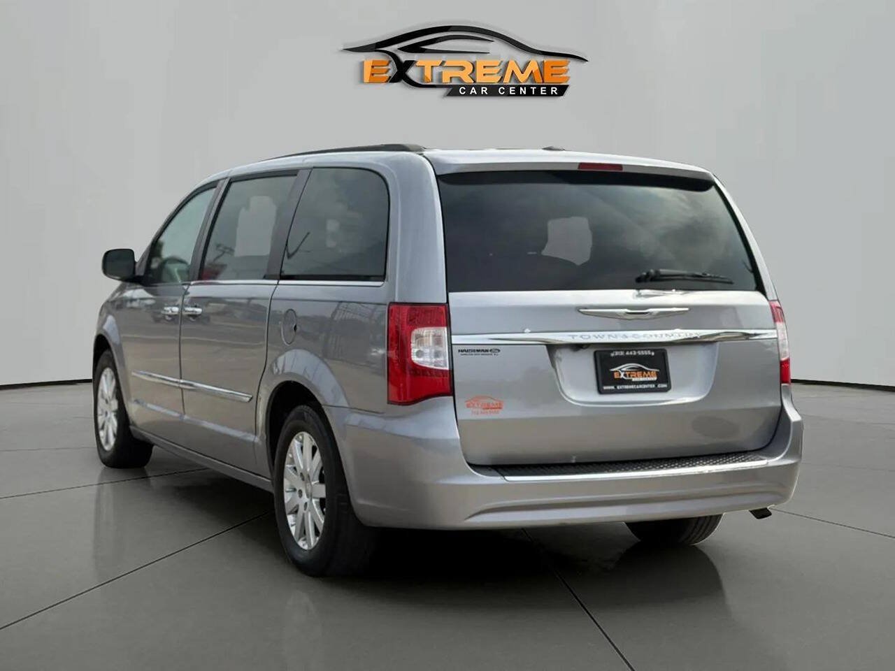 Used 2016 Chrysler Town & Country Touring w/ Driver Convenience Group FWD image 5