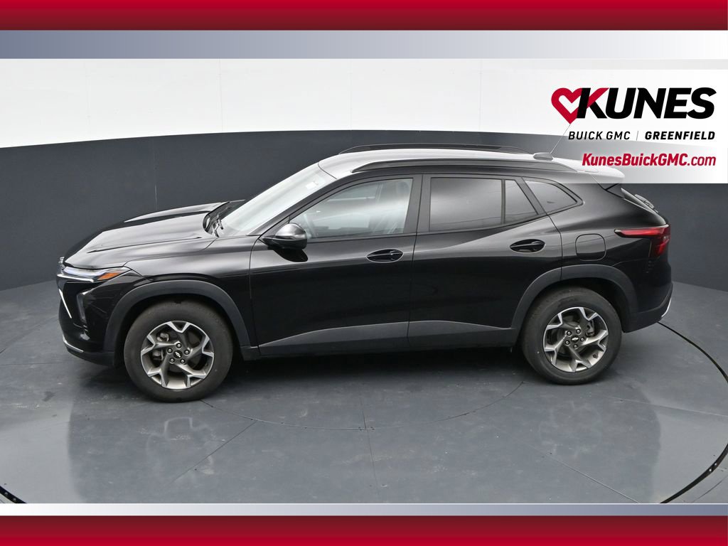 Used 2025 Chevrolet Trax LT w/ LT Convenience Package FWD image 36