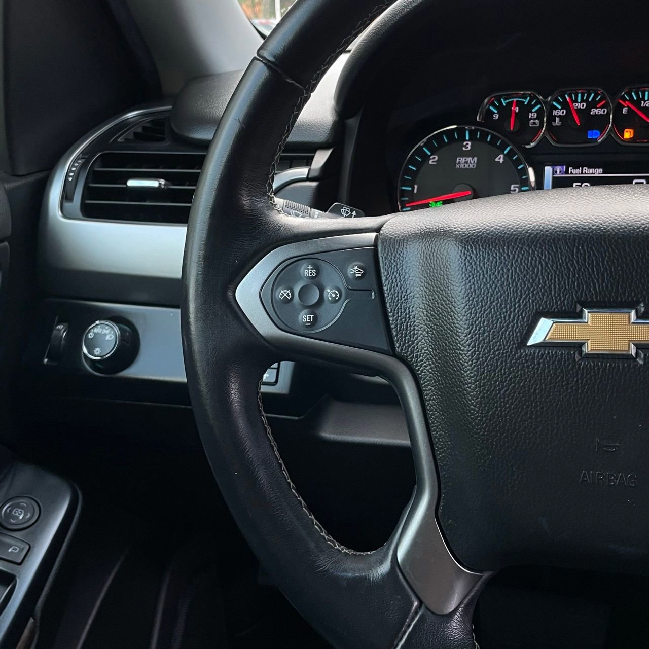 Used 2019 Chevrolet Suburban LS w/ All-Season Package RWD image 13