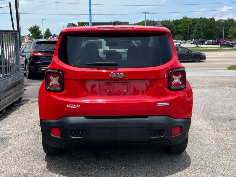 Used 2015 Jeep Renegade Latitude FWD image 7