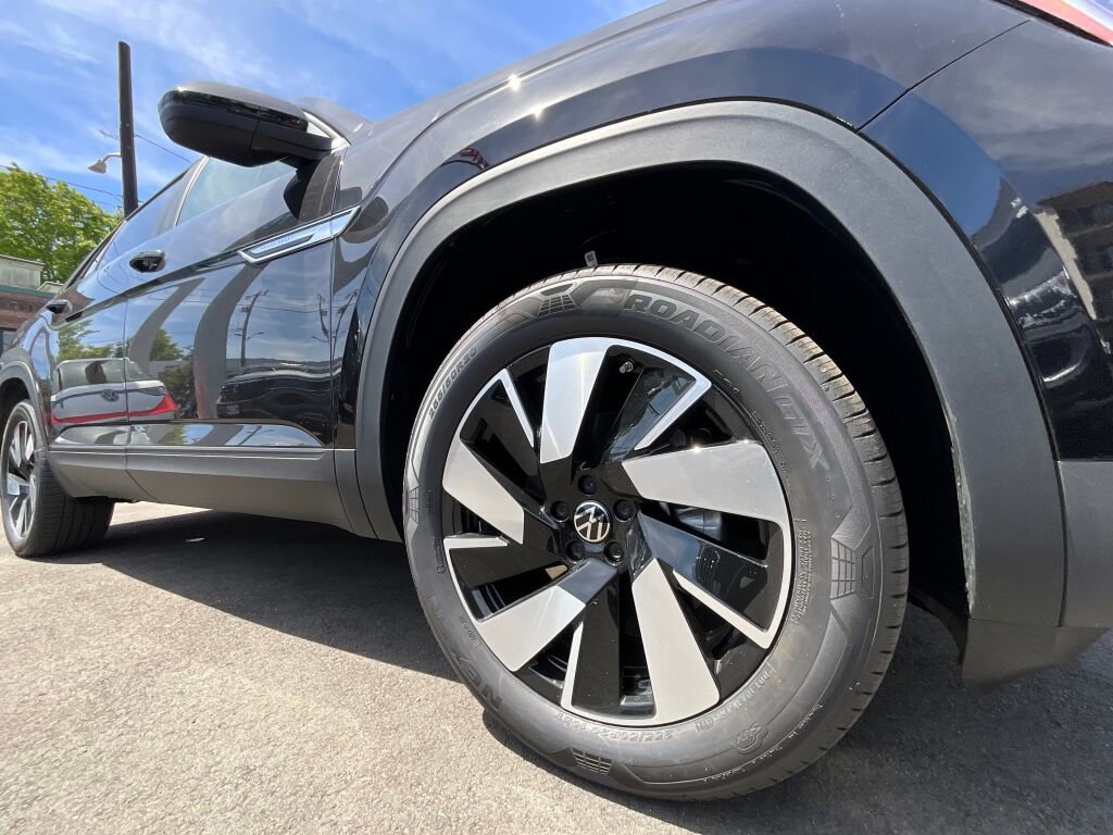 New 2025 Volkswagen Atlas Cross Sport SE image 12