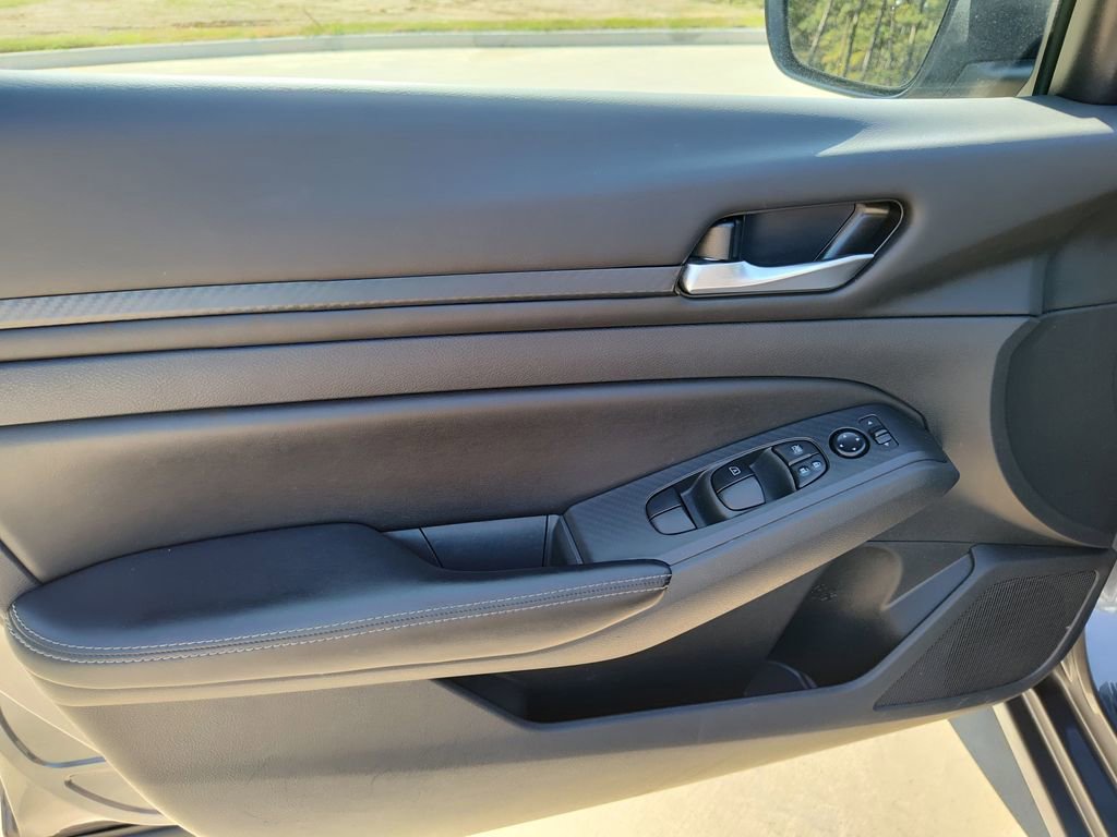 Used 2024 Nissan Altima 2.5 SV image 14