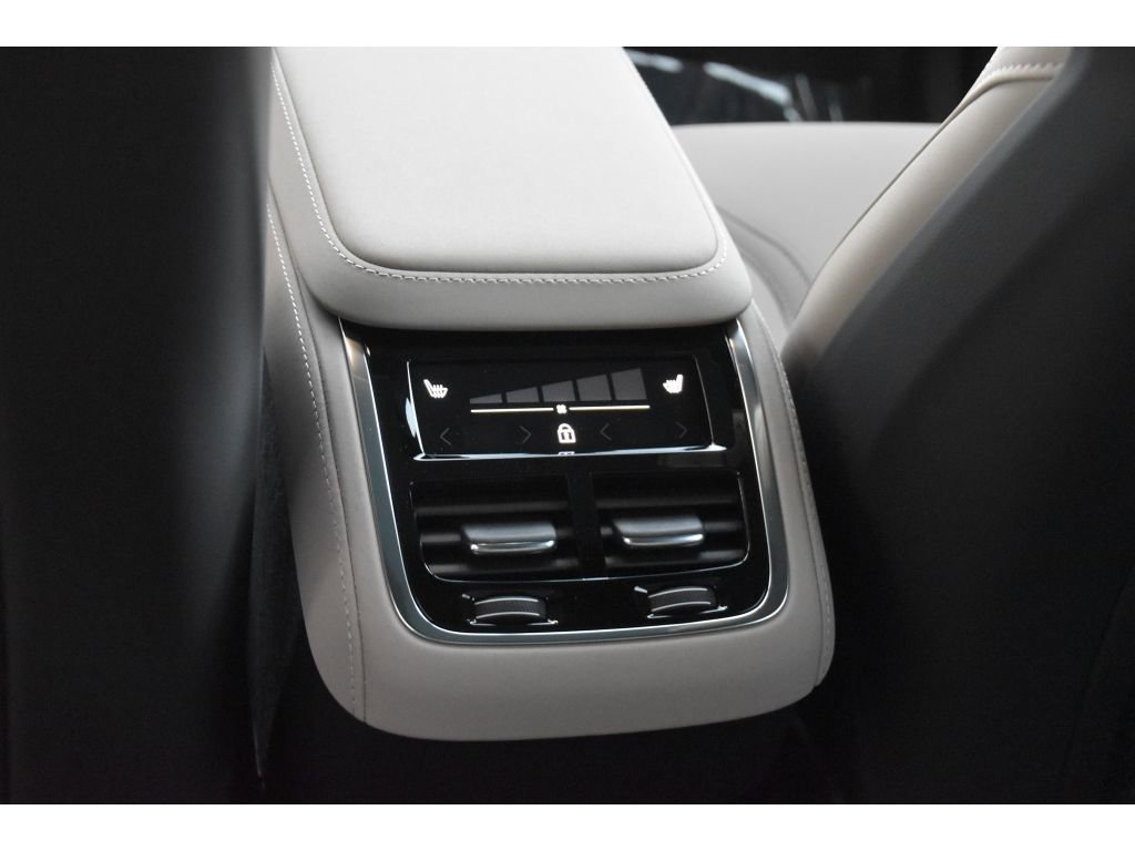 New 2026 Volvo XC90 B6 Plus w/ Protection Package Premier image 16