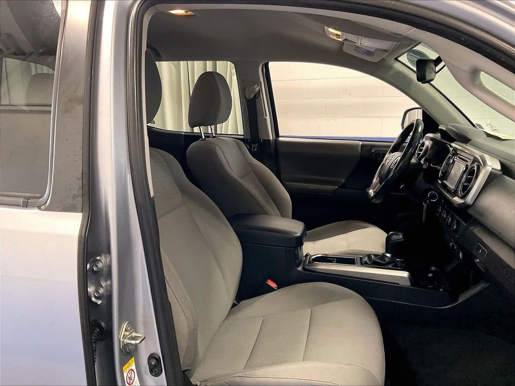 Used 2018 Toyota Tacoma SR5 AWD/4WD image 11