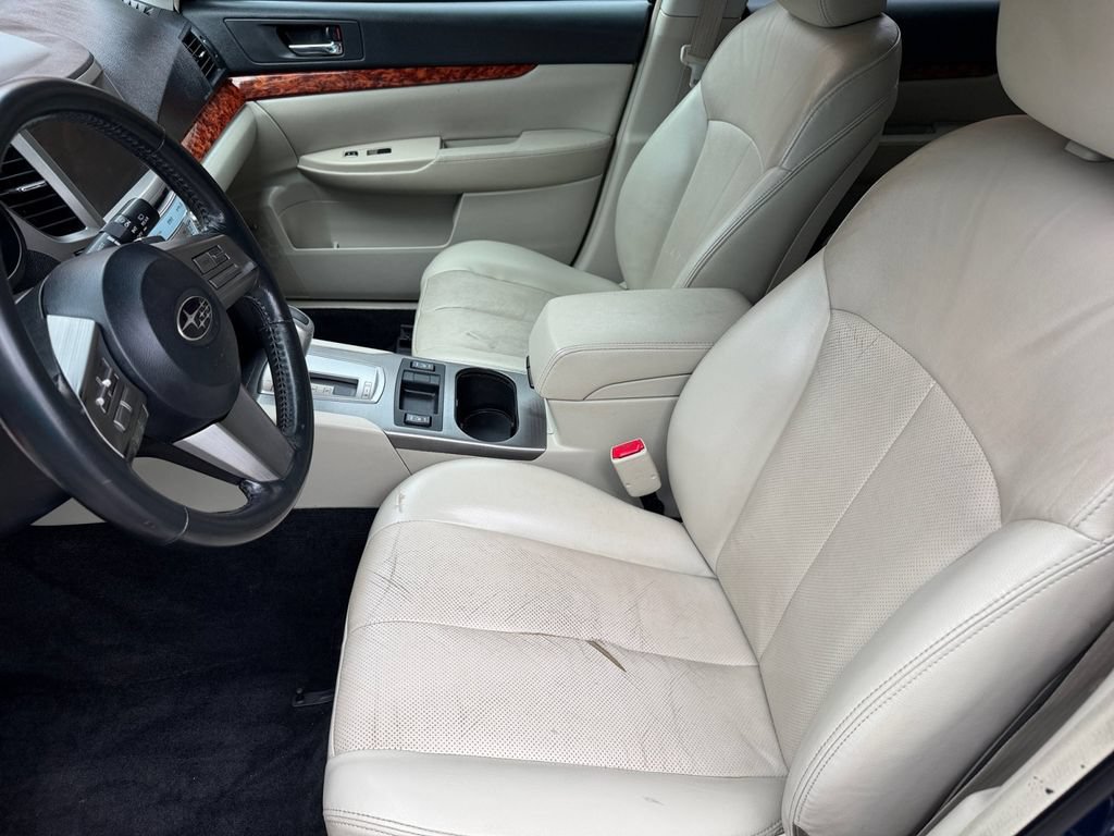 Used 2011 Subaru Outback 2.5i Limited AWD/4WD image 10