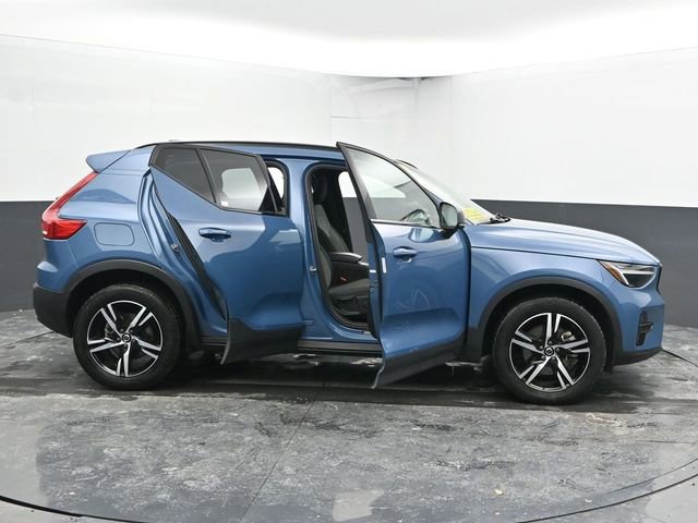Used 2024 Volvo XC40 B5 Core image 57