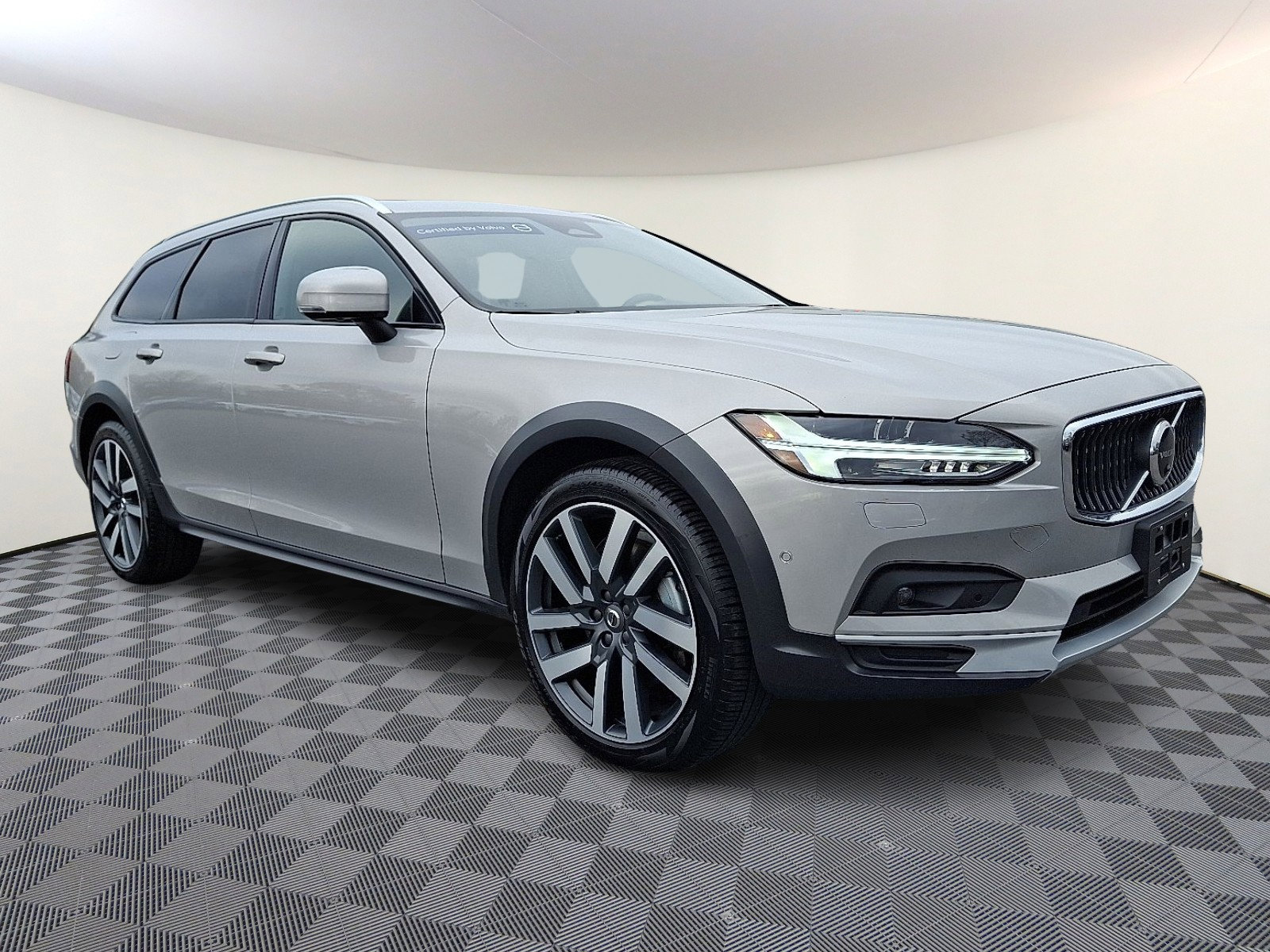 Used 2024 Volvo V90 B6 Cross Country Ultimate image 1