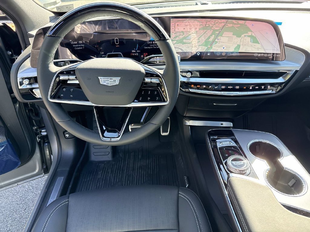 New 2027 Cadillac Lyriq Sport w/ LPO, Floor Liner Package AWD/4WD image 10