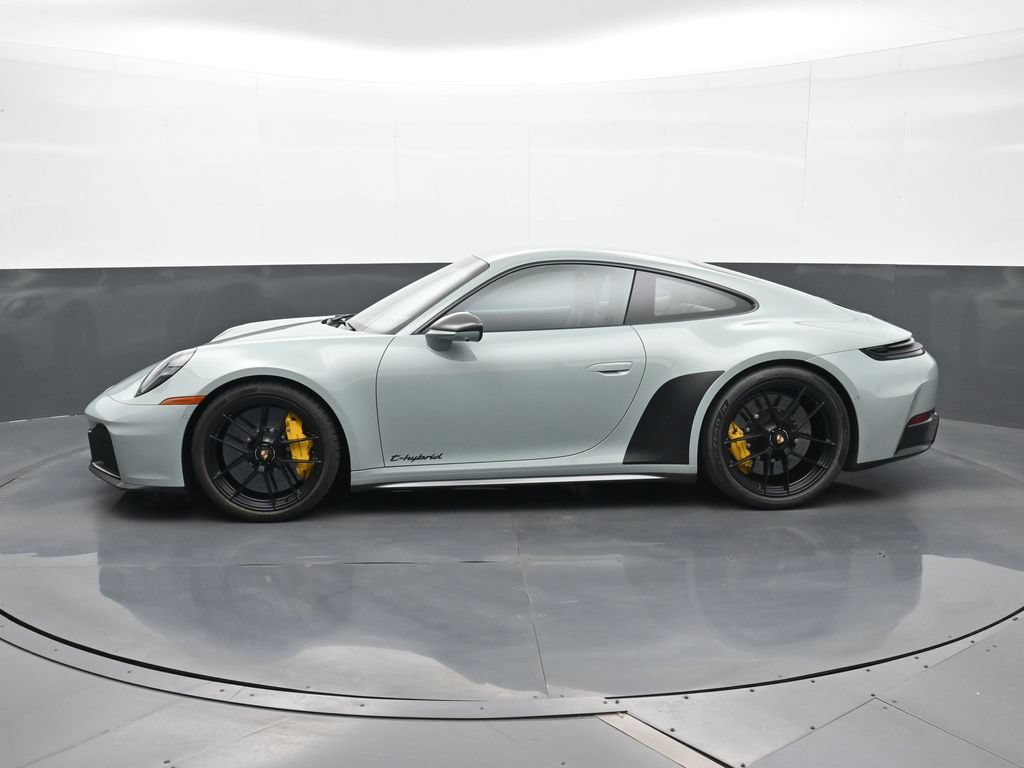 Certified 2025 Porsche 911 Carrera GTS RWD image 2