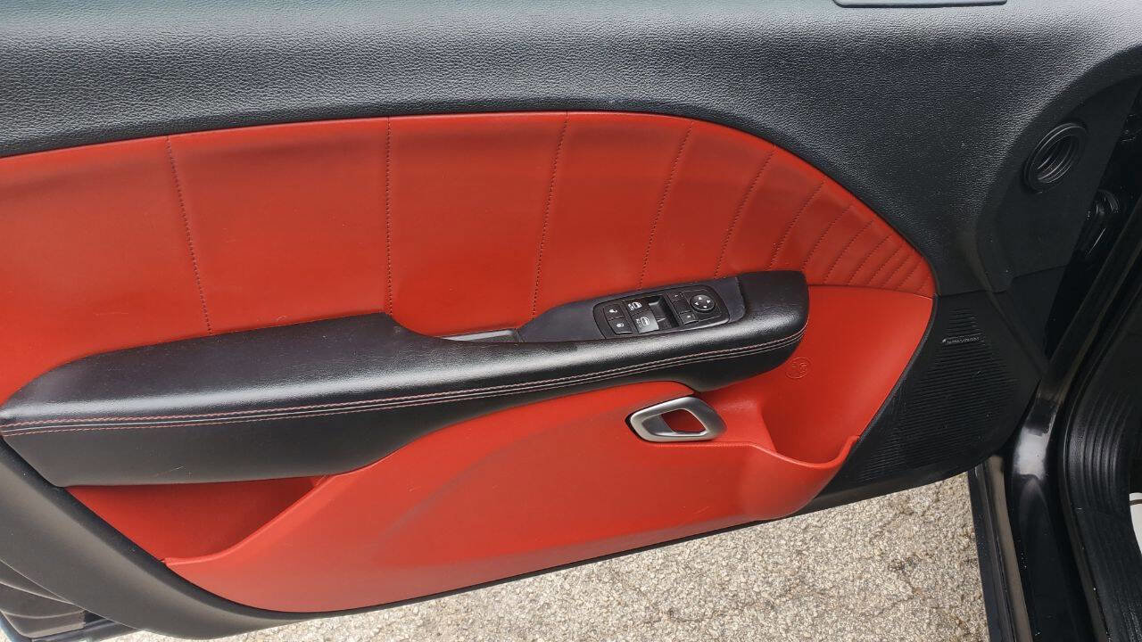 Used 2015 Dodge Challenger R/T Plus image 9