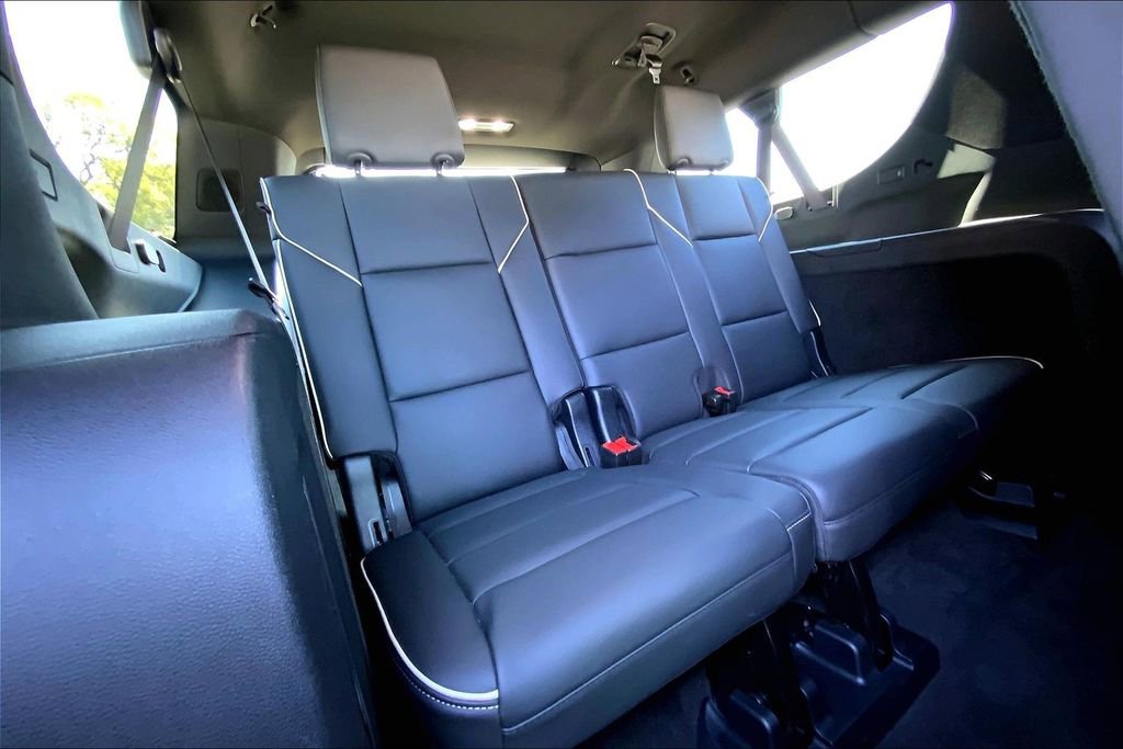 Certified 2025 Cadillac Escalade ESV Sport w/ Touring Package image 36