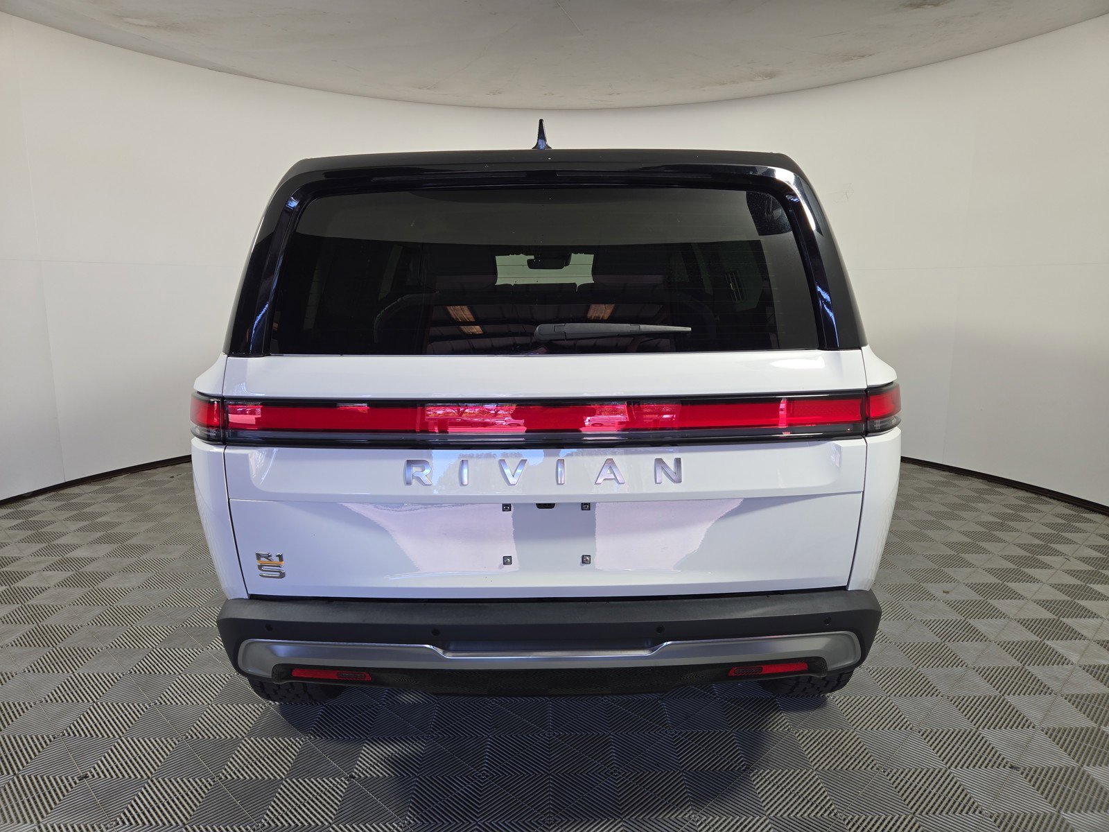 Used 2023 Rivian R1S Launch Edition AWD/4WD image 4