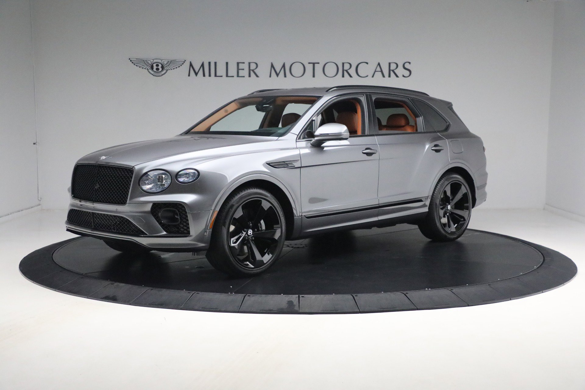 Used 2023 Bentley Bentayga Plug-In Hybrid AWD/4WD image 3