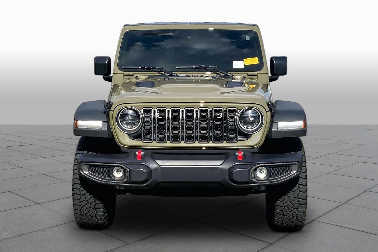 Used 2025 Jeep Gladiator Rubicon w/ Convenience Group AWD/4WD image 5