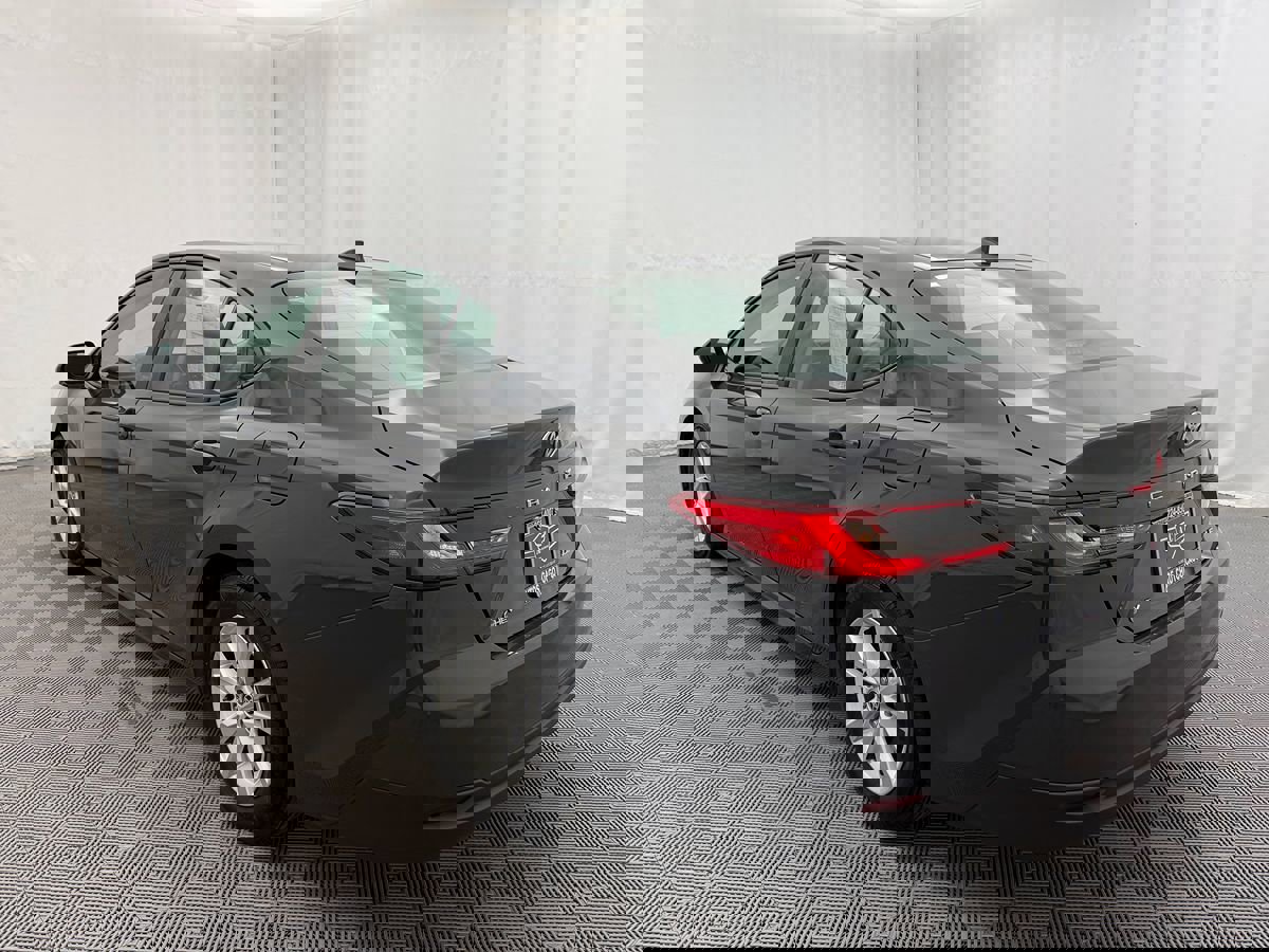 Used 2025 Toyota Camry LE image 4