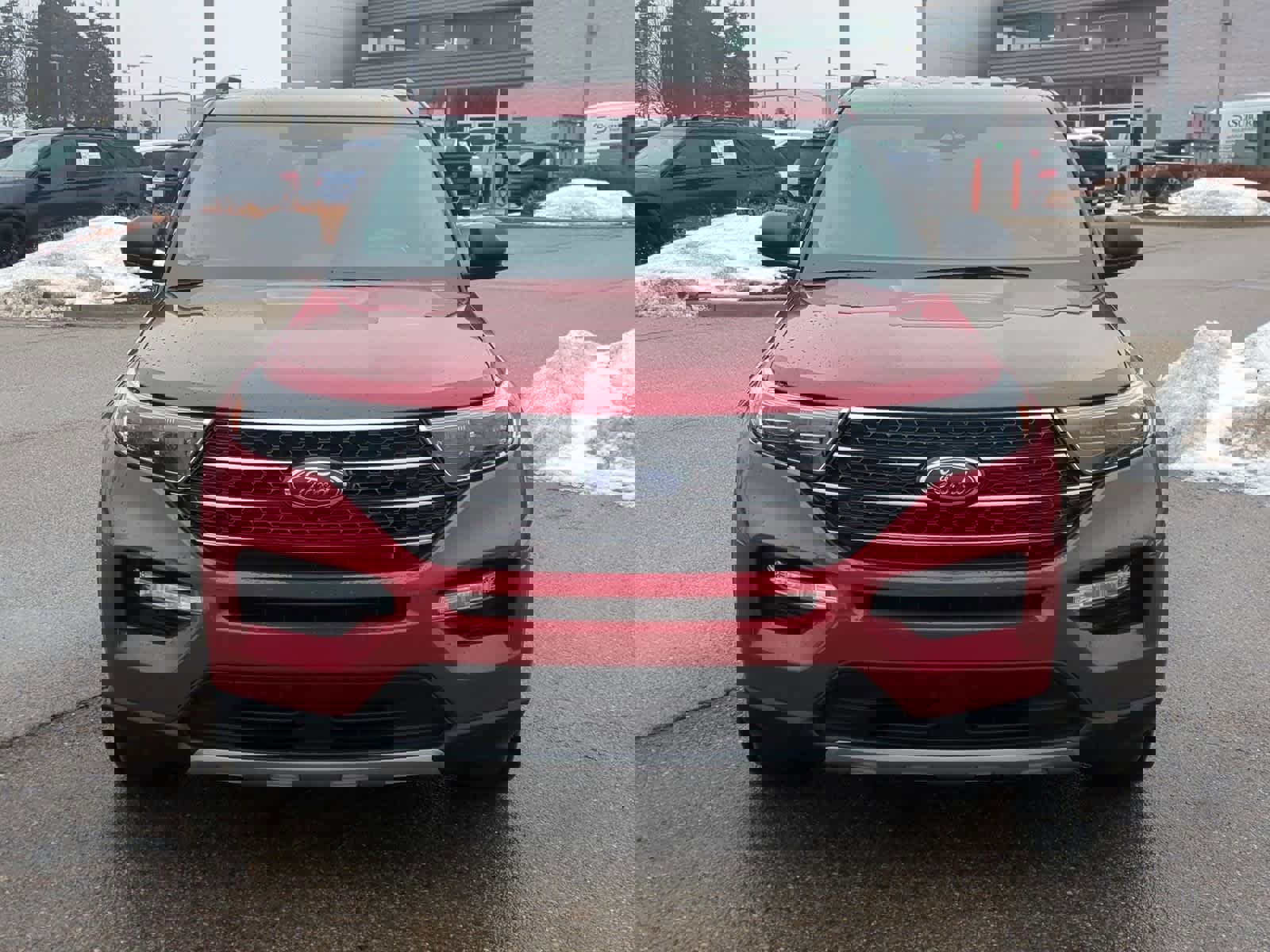 Used 2022 Ford Explorer XLT w/ Equipment Group 202A image 3