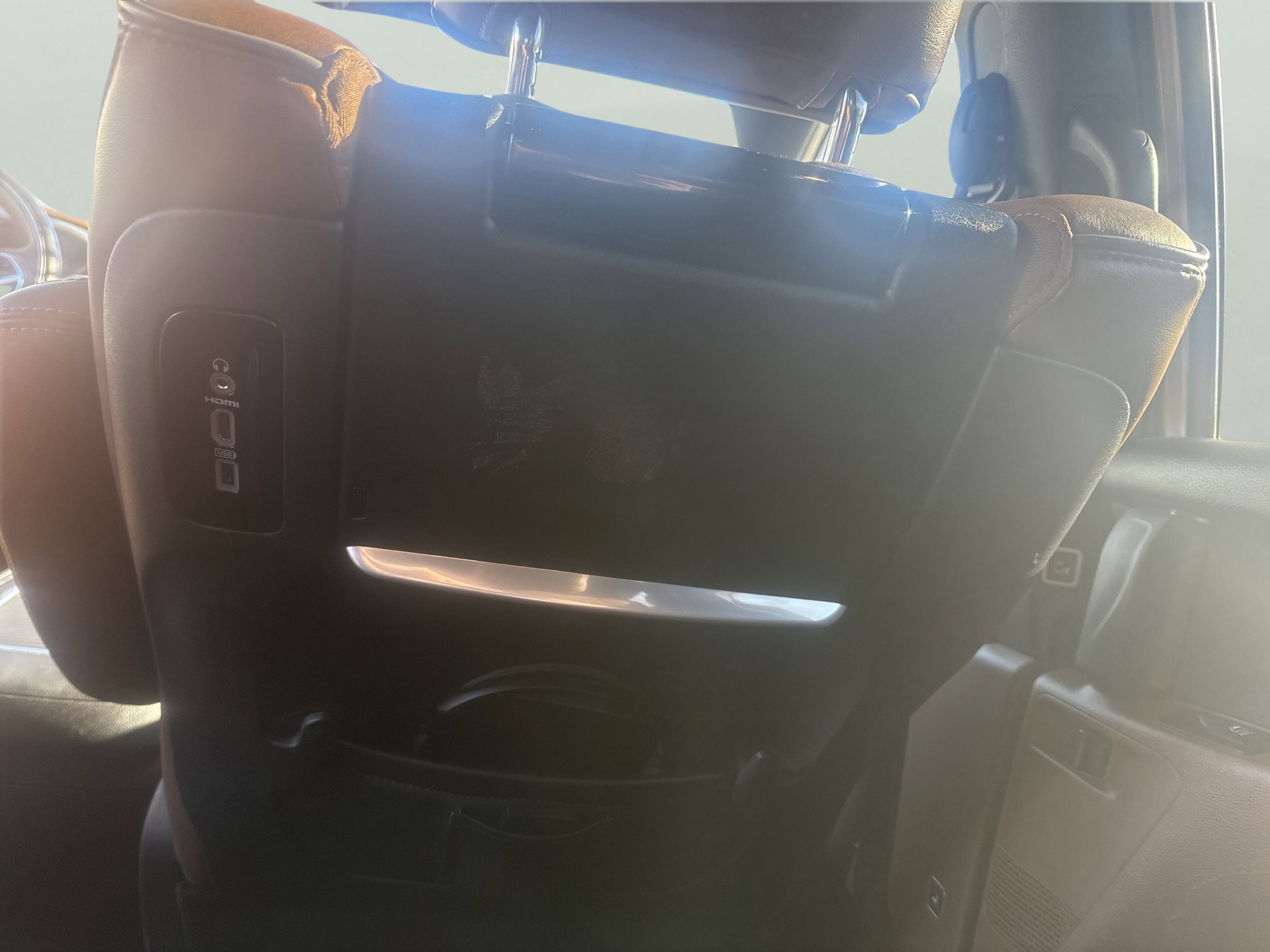 Used 2021 Chrysler Pacifica Limited w/ Uconnect Theater Family Group image 13