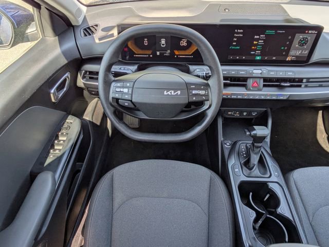 Used 2025 Kia K4 LXS image 16