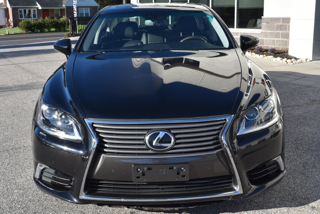 Used 2017 Lexus LS 460 AWD w/ Comfort Package image 3