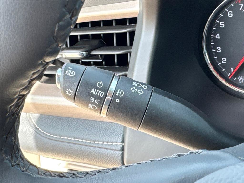 Used 2023 GMC Acadia Denali AWD/4WD image 22