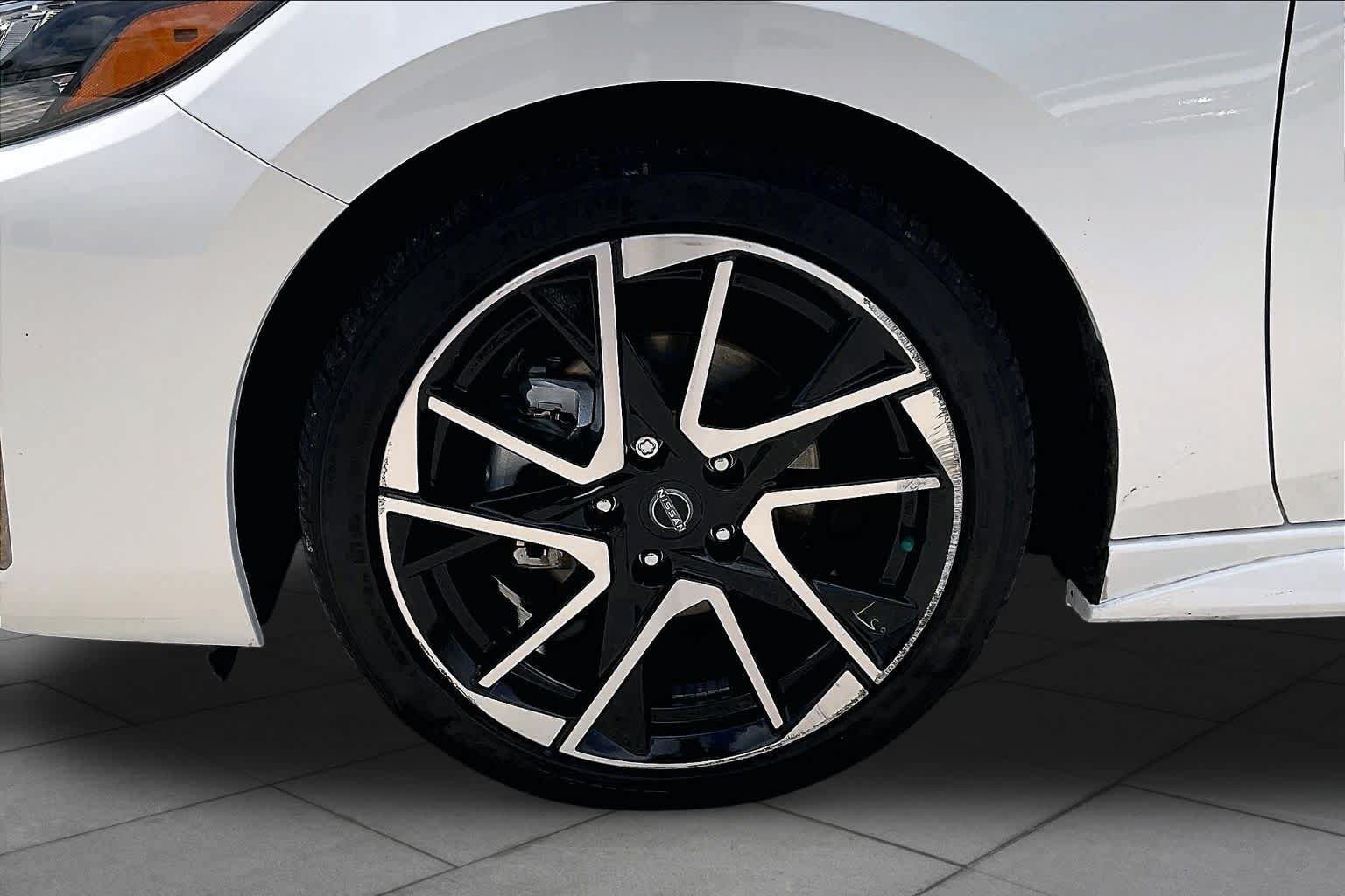 Used 2025 Nissan Sentra SR w/ SR Premium Package FWD image 11
