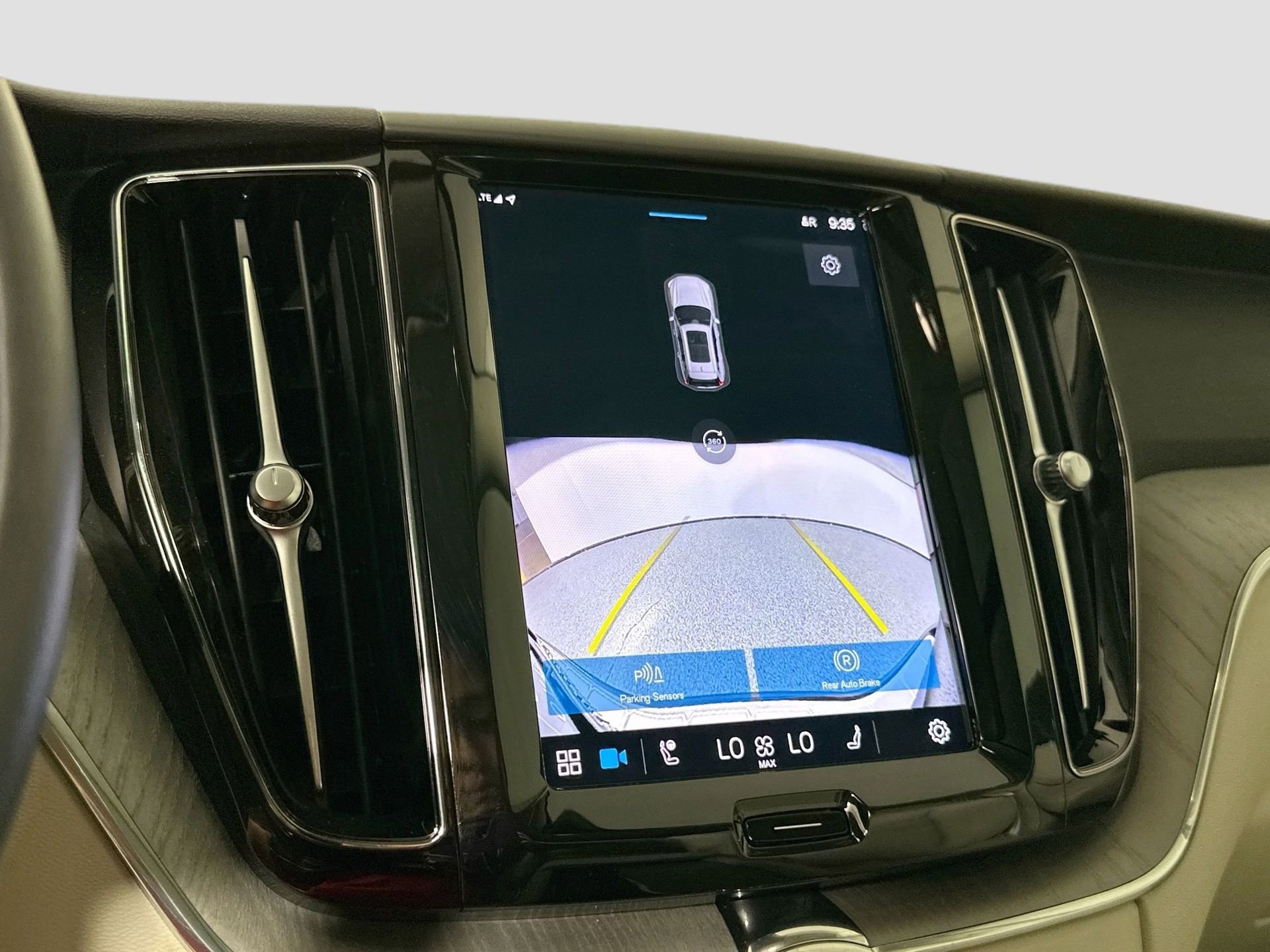 Used 2024 Volvo XC60 T8 Plus w/ Protection Package Premier image 12