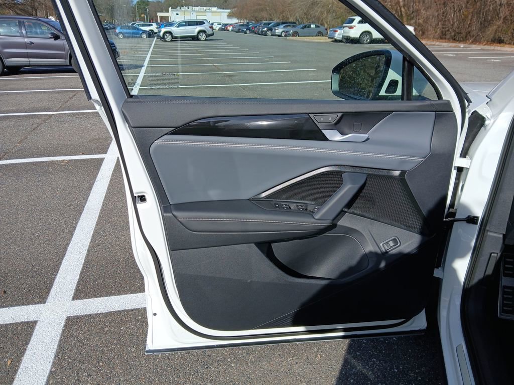 New 2026 Volkswagen Tiguan SEL R-Line image 10