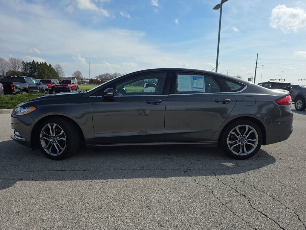 Used 2017 Ford Fusion SE w/ Equipment Group 201A image 4