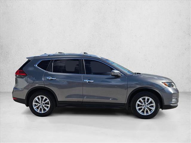 Used 2017 Nissan Rogue SV image 4
