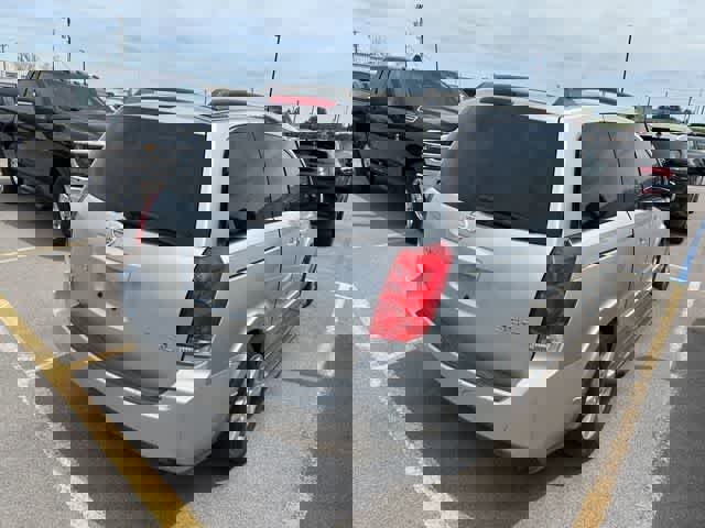 Used 2004 Nissan Quest SL w/ (SEA) Seat Pkg image 10