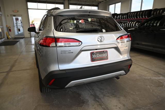 Used 2024 Toyota Corolla Cross LE w/ Moonroof Package AWD/4WD image 7