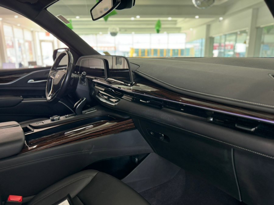 Used 2023 Cadillac Escalade ESV Luxury image 17