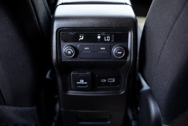 Used 2023 GMC Acadia SLE w/ Driver Convenience Package FWD image 32