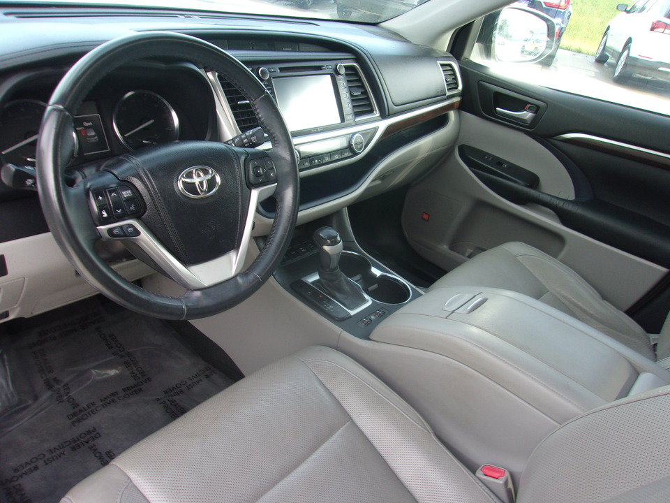 Used 2014 Toyota Highlander Limited AWD/4WD image 9