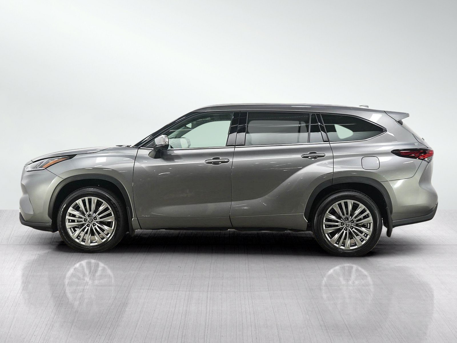 Used 2026 Toyota Highlander Platinum AWD/4WD image 2
