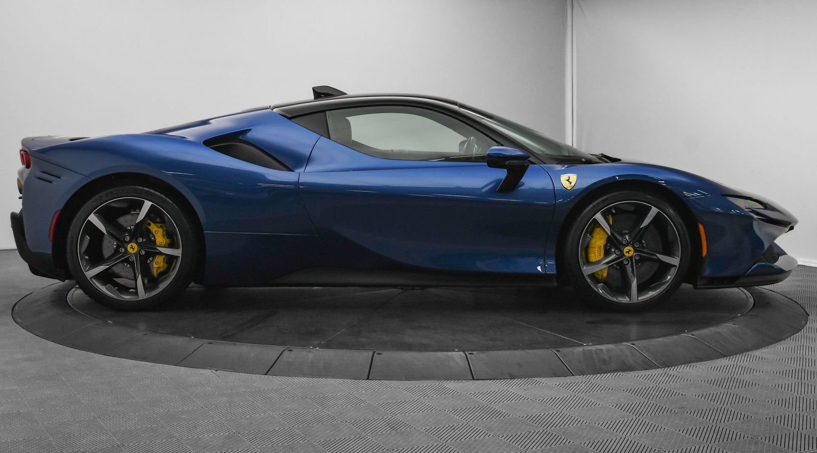 Used 2021 Ferrari SF90 Stradale AWD/4WD image 8