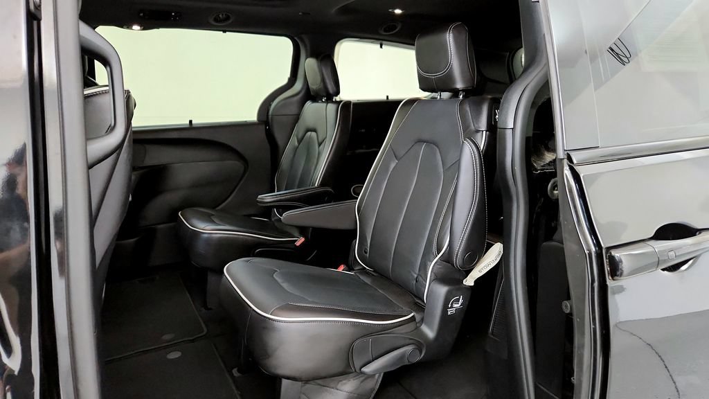 Used 2023 Chrysler Pacifica Limited w/ Uconnect Theater Family Group AWD/4WD image 21