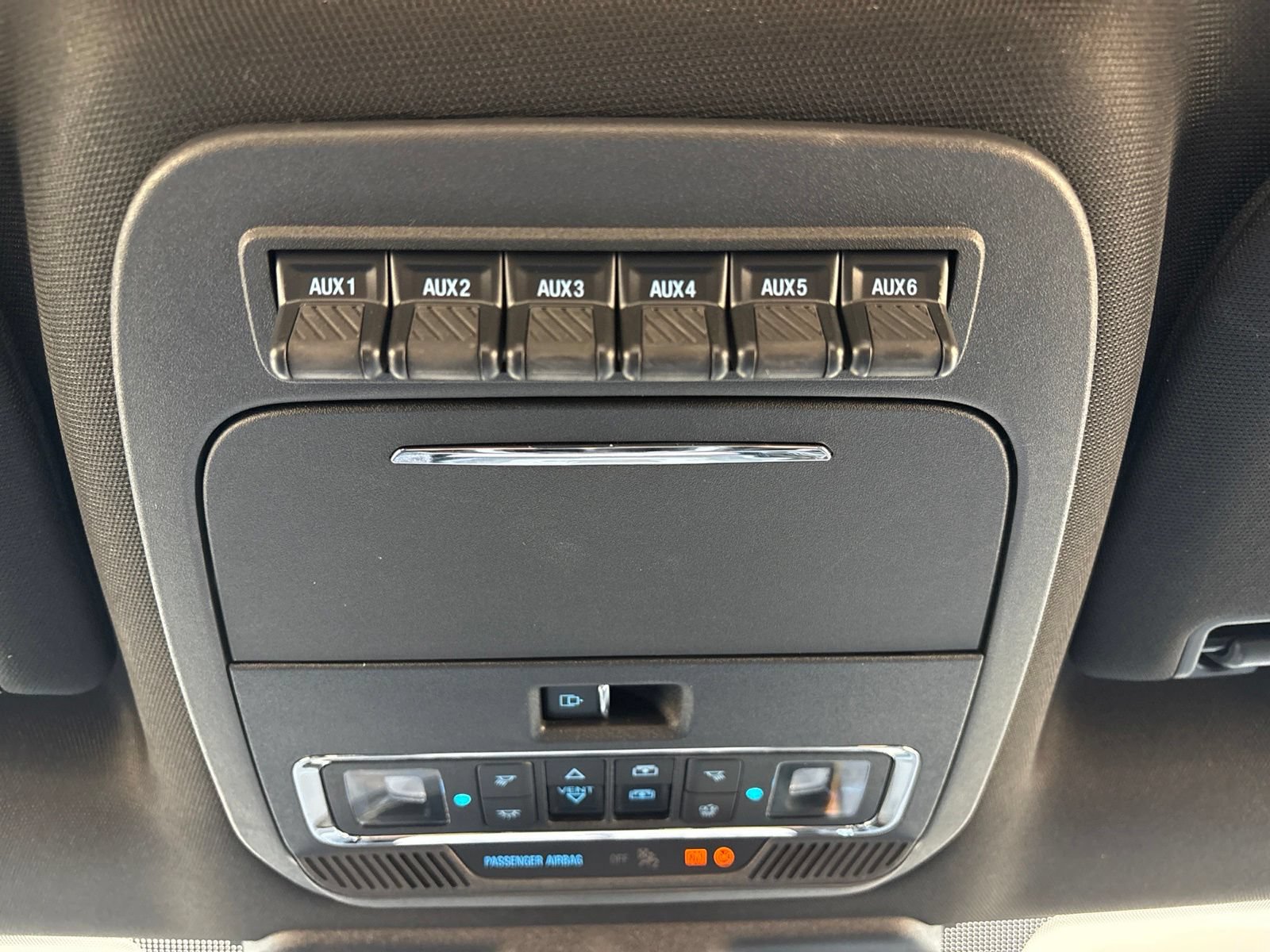 Used 2023 Ford F250 Platinum w/ FX4 Off-Road Package AWD/4WD image 25