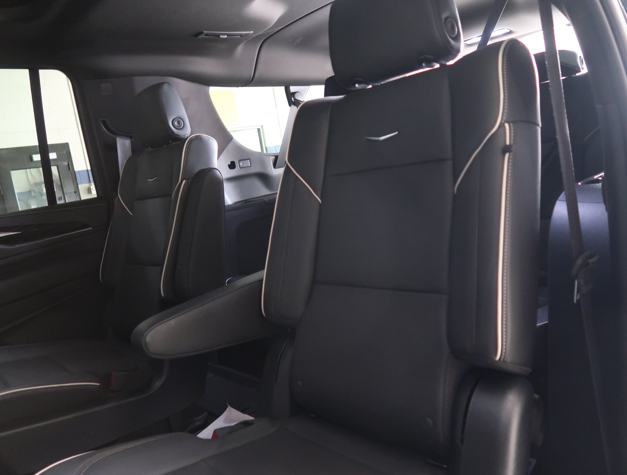 Used 2023 Cadillac Escalade ESV Sport w/ LPO, ONYX Package AWD/4WD image 36