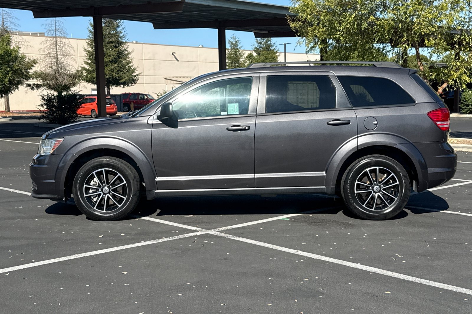 Used 2018 Dodge Journey SE w/ Connectivity Group FWD image 14