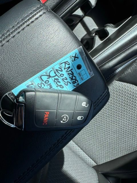 New 2025 Jeep Compass Latitude image 33