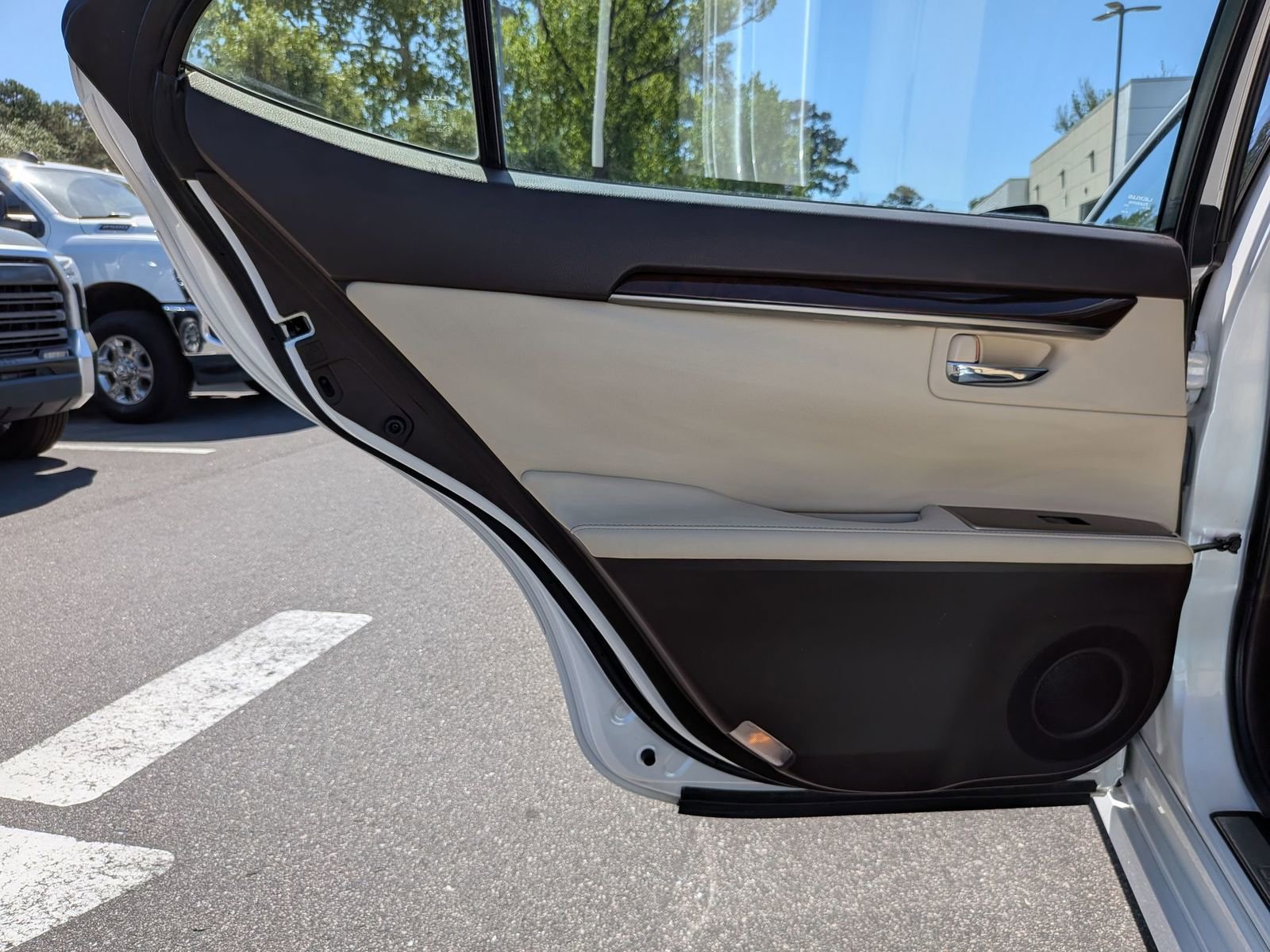 Used 2018 Lexus ES 350 w/ Premier Package image 27