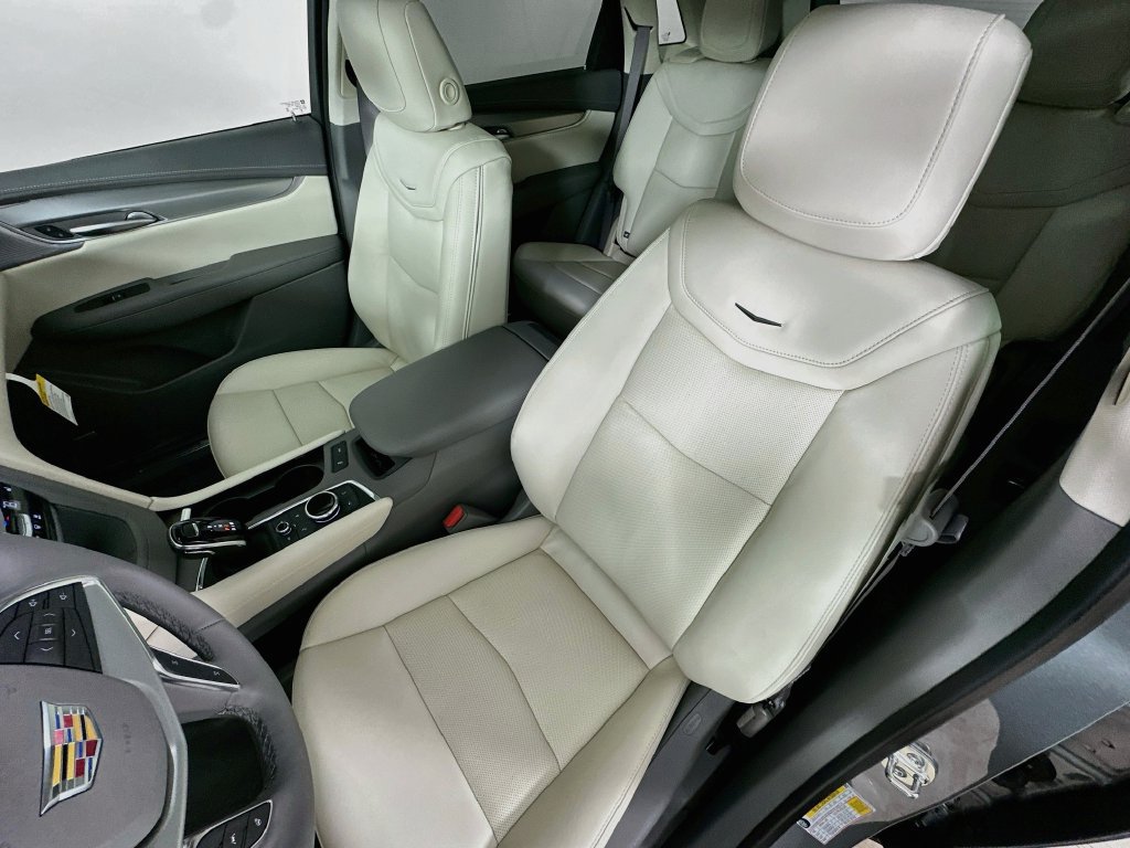 New 2026 Cadillac XT5 Premium Luxury w/ LPO, Floor Liner Package AWD/4WD image 27