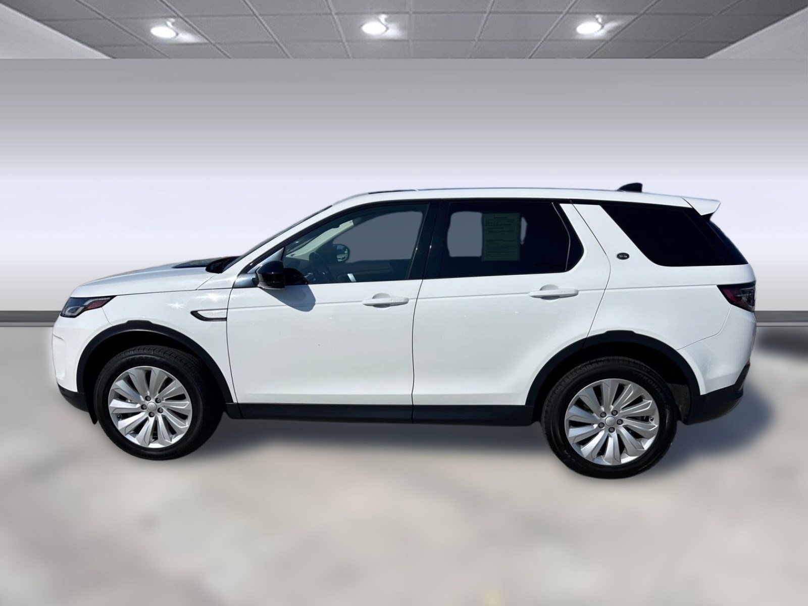 Used 2020 Land Rover Discovery Sport SE image 2