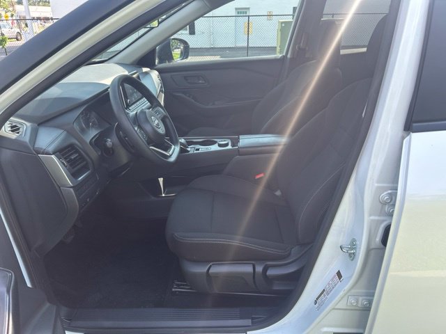Used 2024 Nissan Rogue S AWD/4WD image 7