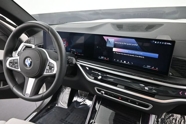 Used 2025 BMW X5 xDrive40i w/ M Sport Package AWD/4WD image 17