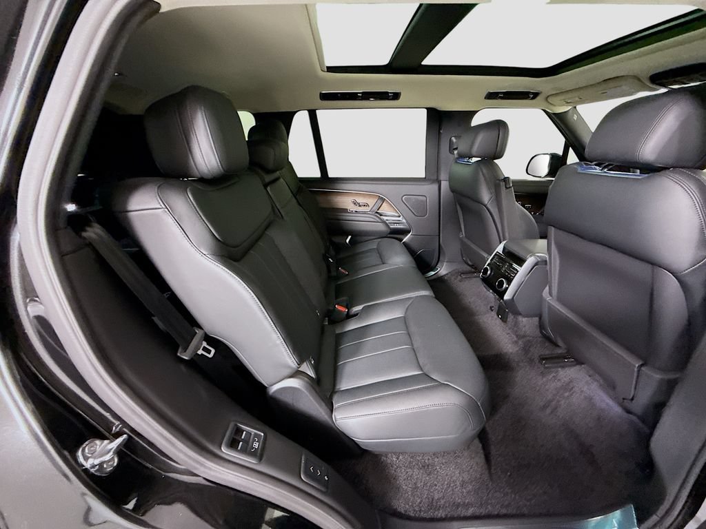 New 2026 Land Rover Range Rover Long Wheelbase SE AWD/4WD image 24